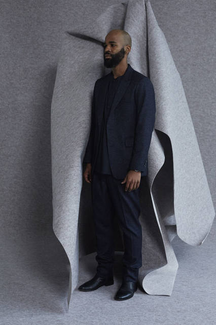 <strong>ITTY-BITTY｜イッティビッティ</strong><br /><strong>2015-16年 秋冬コレクション</strong>　Pressed herringbone‐Jacket 6万6960円、T/W light weight serge‐Shirt 2万1600円、Pressed herringbone‐Pants 3万6720円