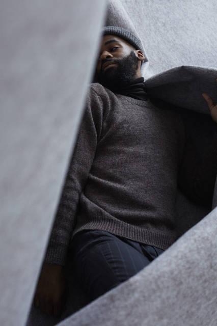 <strong>ITTY-BITTY｜イッティビッティ</strong><br /><strong>2015-16年 秋冬コレクション</strong>　Burford knit‐Knit 5万1840円、Compact yarn‐Cut&sew 2万1600円、Mat stripe‐Pants 3万2400円、Burford knit‐Beanie 1万4040円