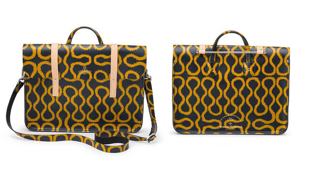 <strong>Vivienne Westwood｜ヴィヴィアン・ウエストウッド</strong><br />「Vivienne Westwood×The Cambridge Satchel Company」コラボレーションバッグ　「ミュージックバッグ」 各8万5320円