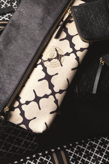 <strong>BY MALENE BIRGER｜バイ マレーネ ビルガー</strong><br />2015年プレフォールコレクション　クラッチ4万3200円、パース1万1880円