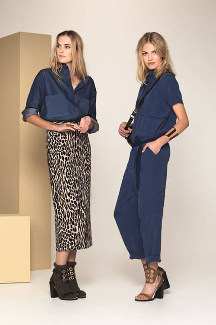 <strong>BY MALENE BIRGER｜バイ マレーネ ビルガー</strong><br />2015年プレフォールコレクション　左／トップス3万5640円、スカート4万9680円、ソックス8640円、サンダル8万1000円、右／ジャンプスーツ8万7480円、サンダル8万1000円、バングル4万1040円