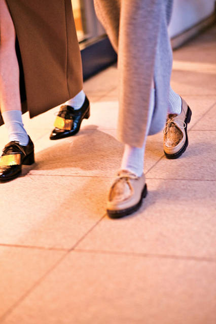 <strong>ODETTE E ODILE｜オデット エ オディール</strong><br />2015年秋冬シーズン　左／Lace-up Shoes：Pertini for Odette e Odile（EXCLUSIVE） 2万9700円（8月入荷）、右／Slip-on：Paraboot for Odette e Odile（EXCLUSIVE） 7万200円（10月入荷）