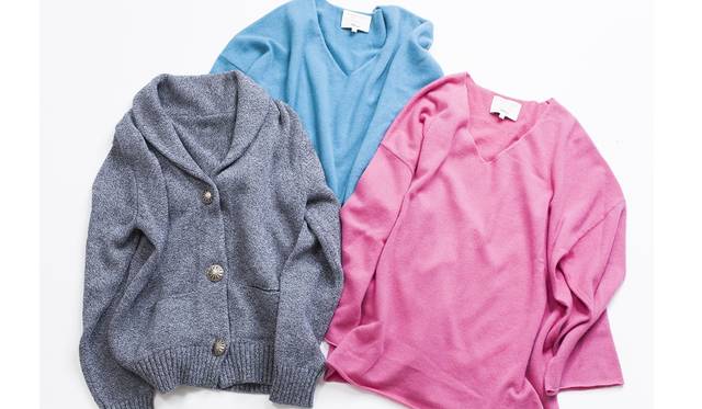 （左より）RHC カーディガン 4万8600円、DEMYLEE hearts Ron Herman カシミアニット 各4万8600円