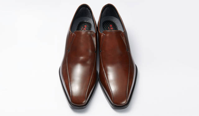 <strong>MEN'S</strong>／写真1と同じ仕様のサイドエラスティック。2万5920円