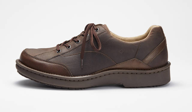 <strong>MEN'S</strong>／写真19の色違いのモデル。2万5920円