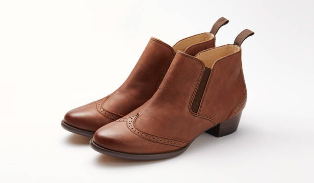 <strong>WOMEN'S</strong>／写真39の別カラー。明るい色味がコーディネートにアクセントを与えてくれる。リーガルの専門店「REGAL SHOES」限定。1万9440円