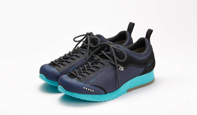 <strong>WOMEN'S</strong>／写真42の色違いの一足は、ほかにはないソールの色が新鮮。1万8360円