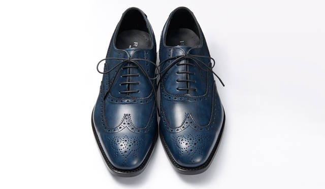 <strong>MEN'S</strong>／写真5と同じ仕様のウィングチップ。他のブランドには少ないネイビーが新鮮。2万9160円