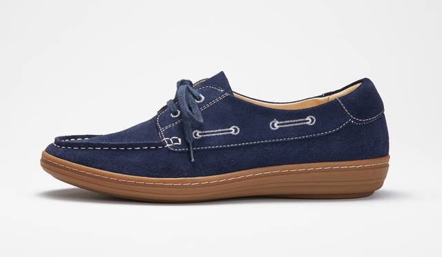 <strong>MEN'S</strong>／写真13と色違いの一足。1万7280円