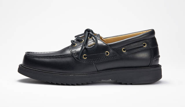 <strong>MEN'S</strong>／写真17の色違いのモデル。2万5920円