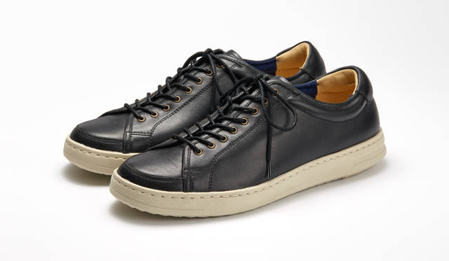 <strong>MEN'S</strong>／写真21の色違いのモデル。シックなスタイルにも合わせられるブラックを採用。1万7280円