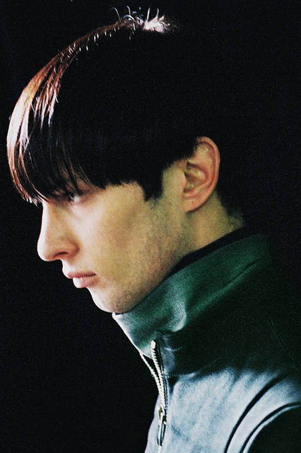 <strong>MN LAST｜エムエヌラスト</strong><br /><strong>2015-16年 秋冬コレクション</strong>　レザージャケット 6万2640円、シャツ 2万5920円