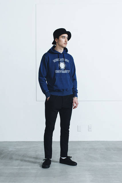 <strong>METAPHORE｜メタファー</strong><br /><strong>2015-16年 秋冬コレクション</strong>　パーカ1万4040円、ハット9720円