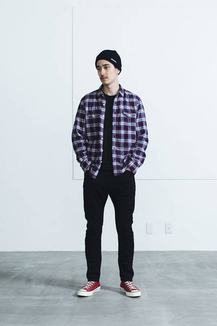 <strong>METAPHORE｜メタファー</strong><br /><strong>2015-16年 秋冬コレクション</strong>　シャツ1万9440円、ニットキャップ4860円