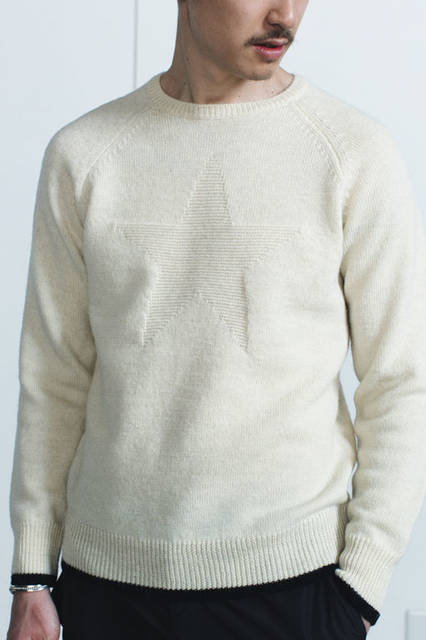 <strong>METAPHORE｜メタファー</strong><br /><strong>2015-16年 秋冬コレクション</strong>　ニット2万2680円