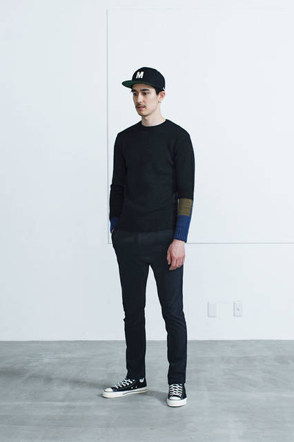 <strong>METAPHORE｜メタファー</strong><br /><strong>2015-16年 秋冬コレクション</strong>　ニット2万2680円、キャップ6480円