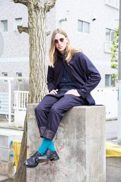 <strong>doublet｜ダブレット</strong><br /><strong>2015-16年 秋冬コレクション</strong>　W/C DENIM COAT 5万1840円、W/C DENIM PANT 3万240円、SPANGLE SWEAT 2万7000円