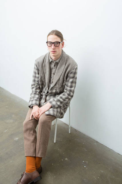 <strong>doublet｜ダブレット</strong><br /><strong>2015-16年 秋冬コレクション</strong>　BROKEN GOWN 5万1840円、BROKEN SHIRT 3万6720円、W/C JACQUARD PANT 4万6440円