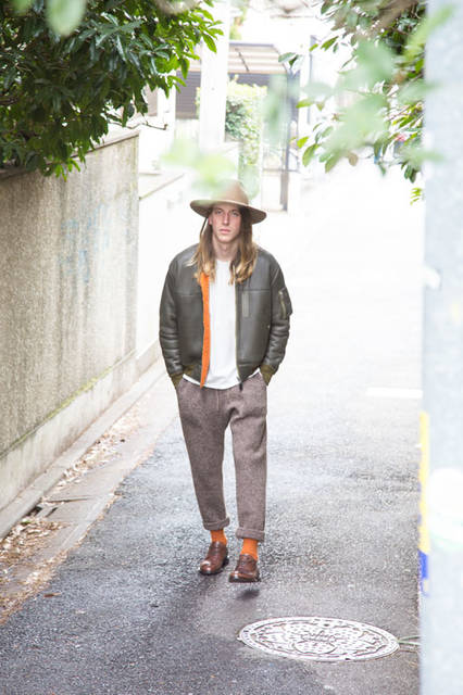 <strong>doublet｜ダブレット</strong><br /><strong>2015-16年 秋冬コレクション</strong>　MOUTON MA-1 BLOUSON 20万5200円、WOOL LOOP YARN PANT 3万4560円、EMBROIDERY T-SHIRT 2万520円、EMBROIDERY HAT 3万240円