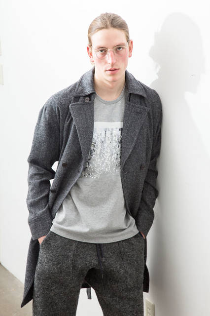 <strong>doublet｜ダブレット</strong><br /><strong>2015-16年 秋冬コレクション</strong>　W/C JACQUARD COAT 9万9360円、SPANGLE T-SHIRT 1万8360円、WOOL LOOP YARN PANT 3万4560円