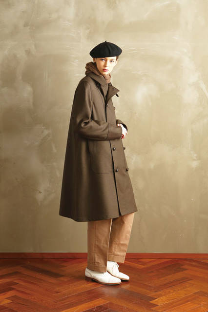 <strong>H.S. EQUIPMENT｜ハバーサック エキップメント</strong><br /><strong>2015-16年 秋冬コレクション</strong>　コート 7万3440円、パンツ 3万240円