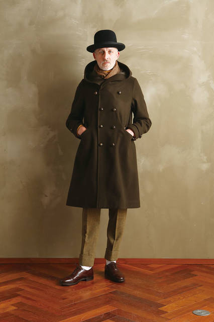 <strong>H.S. EQUIPMENT｜ハバーサック エキップメント</strong><br /><strong>2015-16年 秋冬コレクション</strong>　コート 8万4240円、パンツ 3万8880円