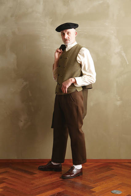 <strong>H.S. EQUIPMENT｜ハバーサック エキップメント</strong><br /><strong>2015-16年 秋冬コレクション</strong>　シャツ 1万9440円、ベスト 3万8880円、パンツ 3万4560円