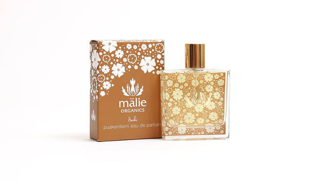<strong>Malie Organics｜マリエオーガニクス</strong><br />「Special Collection for Saeko」　ハワイに自生する植物や有機農法により育てられた植物を主に使用。一滴一滴にハワイの楽園のエッセンスが込められているパルファン。「オードパルファン」7344円