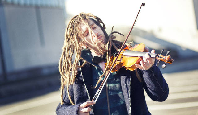 <strong>Birvin Uniform｜バービンユニフォーム</strong><br /><strong>2015-16年 秋冬コレクション</strong>　3 Pacth Pocket Jacket 5万9400円、Track Jacket 3万240円、Bleach Shirt 2万4840円