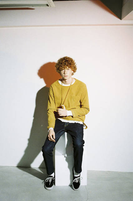 <strong>PORTVEL｜ポートヴェル</strong><br /><strong>2015-16年 秋冬コレクション</strong>　ULTRA SUEDE PULL OVER 3万2400円、WAFFLE CREW 1万7064円、4P DENIM PANTS 2万520円、ULTRA SUEDE NACKLACE 3240円