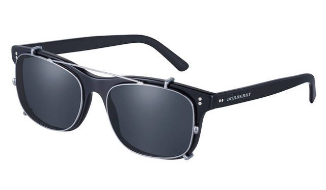 <strong>BURBERRY｜バーバリー</strong><br />BURBERRY FW15 MEN'S EYEWEAR COLLECTION　アイウェア 2万7000円、クリップオン 1万7280円