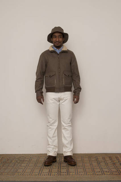 <strong>FUJITO｜フジト</strong><br /><strong>2015-16年 秋冬コレクション</strong>　Type B-10 Blouson 4万8600円、B.D Shirt 1万9440円、“Thea”Denim Jeans 2万7000円、Bush Hat 9180円