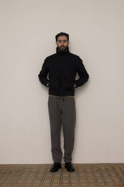 <strong>FUJITO｜フジト</strong><br /><strong>2015-16年 秋冬コレクション</strong>　Type B-10 Blouson 4万8600円、Crew Neck Rib Knit 1万9440円、1 Tuck Easy Pants 2万4840円、B.B Cap 8640円
