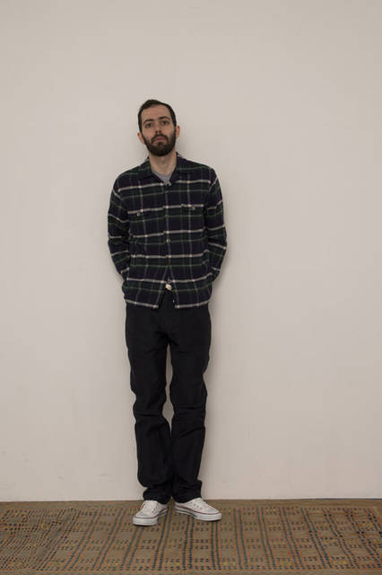 <strong>FUJITO｜フジト</strong><br /><strong>2015-16年 秋冬コレクション</strong>　Open Collar Shirt 1万9440円、Fatigue Easy Pants 2万1600円