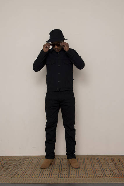 <strong>FUJITO｜フジト</strong><br /><strong>2015-16年 秋冬コレクション</strong>　O/D Denim Jacket 3万6720円、“Thea”O/D Denim Pants 3万240円、O/D Bush Hat 1万584円、Eye Wear collaborated with“ BLANC..” 2万3760円