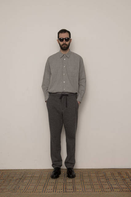 <strong>FUJITO｜フジト</strong><br /><strong>2015-16年 秋冬コレクション</strong>　Big Silhouette Shirts 2万1600円、1 Tuck Easy Pants 2万4840円、Eye Wear collaborated with“ BLANC..” 2万3760円