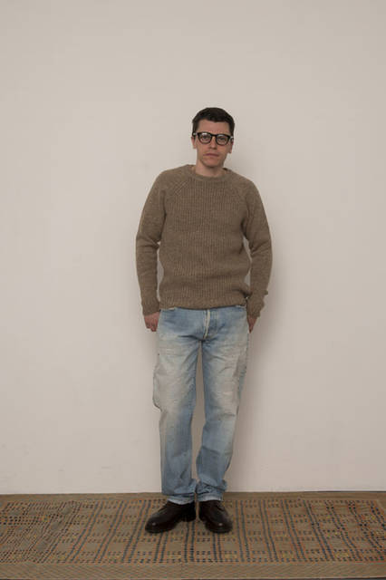 <strong>FUJITO｜フジト</strong><br /><strong>2015-16年 秋冬コレクション</strong>　Crew Neck Rib Knit 1万9440円“Acer”Denim Jeans（Not For Sale）、Eye Wear collaborated with“ BLANC..” 2万3760円