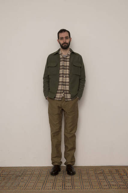 <strong>FUJITO｜フジト</strong><br /><strong>2015-16年 秋冬コレクション</strong>　Zip Up Shirt Jacket 2万8080円、Open Collar Shirt 1万9440円、Fatigue Easy Pants 2万1600円