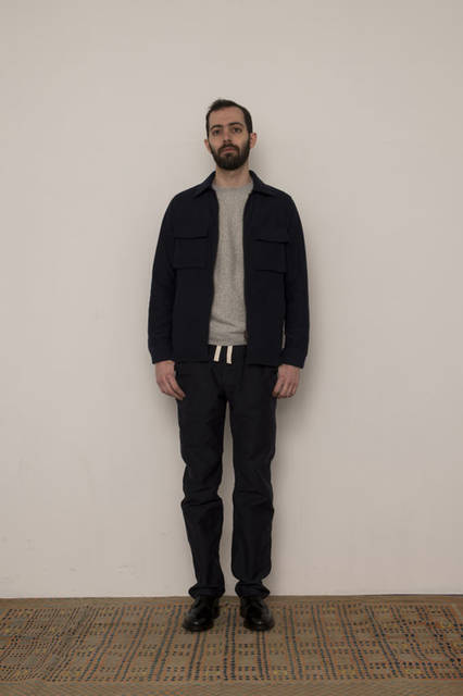 <strong>FUJITO｜フジト</strong><br /><strong>2015-16年 秋冬コレクション</strong>　Zip Up Shirt Jacket 2万8080円、Crew Neck Sweat 2万1600円、Fatigue Easy Pants 2万1600円
