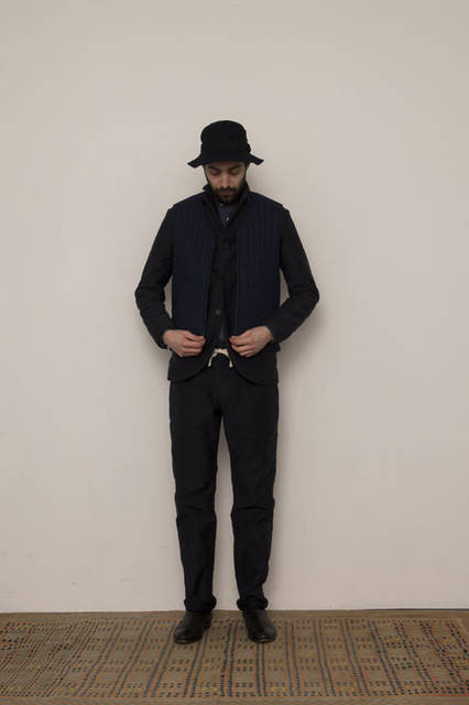 <strong>FUJITO｜フジト</strong><br /><strong>2015-16年 秋冬コレクション</strong>　Quilting Vest 3万1320円、3B Work Jacket 4万8600円、B.D Shirt 2万1600円、Fatigue Easy Pants 2万1600円、O/D Bush Hat 1万584円