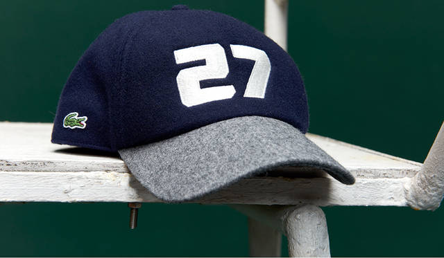 フランネル素材のキャップは、ほっこりとした雰囲気を演出し、温かな印象を醸してくれる。スポーティな着こなしが旬ないまだからこそ、お洒落なアクセントとして効果を生み出す。 <br /><br /> キャップ6900円（ラコステ）