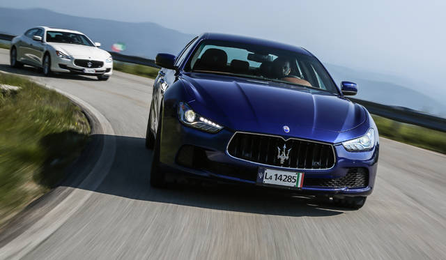 Maserati Quattroporte｜マセラティ クアトロポルテ（奥）、Maserati Ghibli｜マセラティ ギブリ（手前）