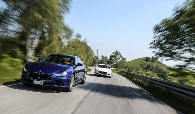 Maserati Quattroporte｜マセラティ クアトロポルテ（奥）、Maserati Ghibli｜マセラティ ギブリ（手前）