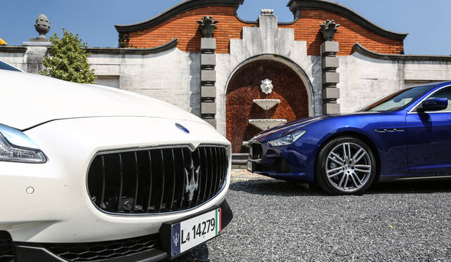 Maserati Quattroporte｜マセラティ クアトロポルテ（手前）、Maserati Ghibli｜マセラティ ギブリ（奥）