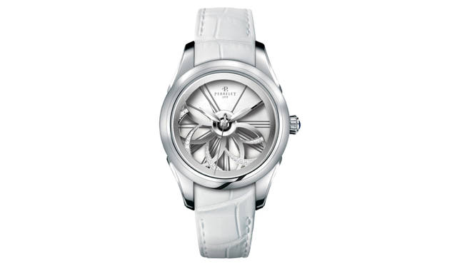 <strong>ダイヤモンドフラワー アミュティス</strong><br />ケース｜ステンレススチール<br />直径｜36.5mm<br />厚さ｜12.3mm<br />ムーブメント｜自動巻き<br />ストラップ｜アリゲーター<br />防水｜5気圧<br />発売時期｜2015年10月予定<br />予価｜78万円<br />