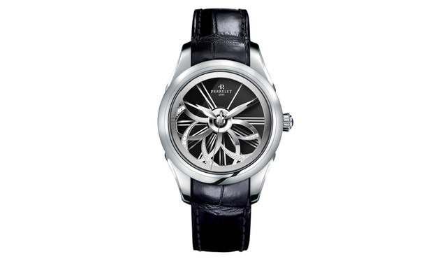 <strong>ダイヤモンドフラワー アミュティス</strong><br />ケース｜ステンレススチール<br />直径｜36.5mm<br />厚さ｜12.3mm<br />ムーブメント｜自動巻き<br />ストラップ｜アリゲーター<br />防水｜5気圧<br />発売時期｜2015年10月予定<br />予価｜78万円<br />