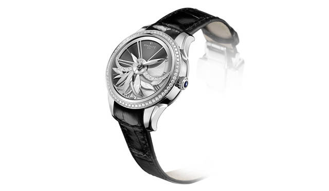 <strong>ダイヤモンドフラワー アミュティス</strong><br />ケース｜ステンレススチール<br />直径｜36.5mm<br />厚さ｜12.3mm<br />ムーブメント｜自動巻き<br />ストラップ｜アリゲーター<br />防水｜5気圧<br />発売時期｜2015年10月予定<br />予価｜135万円<br />