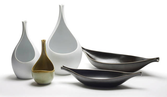 イベント「MODERNISM SHOW -モダン家具とその周辺-」　デザイナー、スティグ・リンドベリの「PUNGO」は、轆轤（ろくろ）でVASEをつくり、その後、側面の一部をカットすることにより独特なフォルムをつくり出している