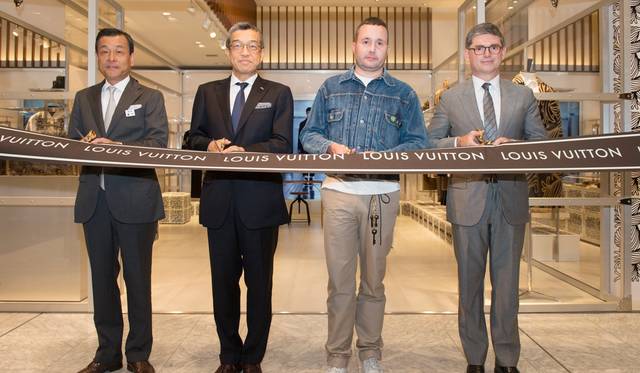 テープカットセレモニー