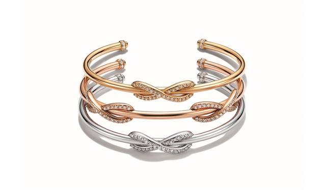 ティファニー インフィニティ<br />ブレスレット（上より） 72万9000円、102万6000円、72万9000円 Photo Credit: © Tiffany & Co. ※価格変更の可能性あり